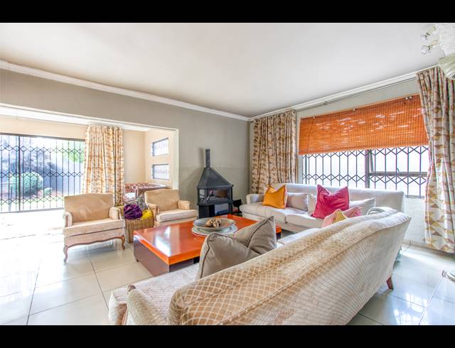 5 BEDROOM FREESTANDING FOR SALE IN MEREDALE